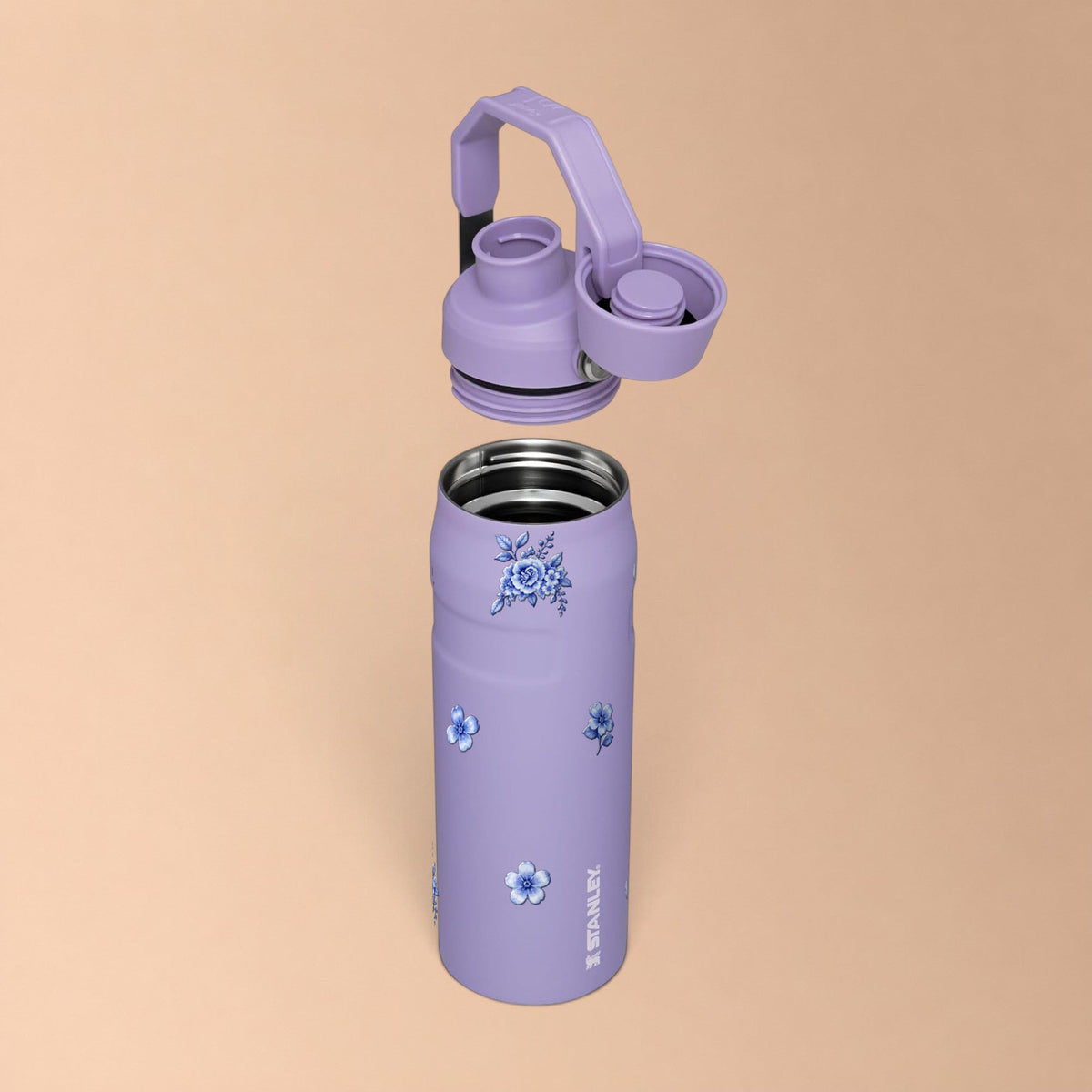 Garrafa Térmica Stanley Aerolight Fast Flow 710ml Jardim Azul Lavender, com a tampa aberta