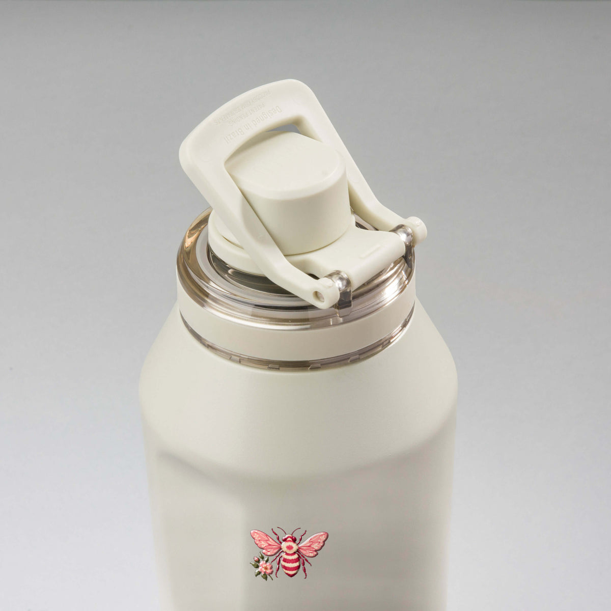 Garrafa Térmica PACCO Vyta 1200ml Rosé Romântico Creme, vista de cima com a alça levantada