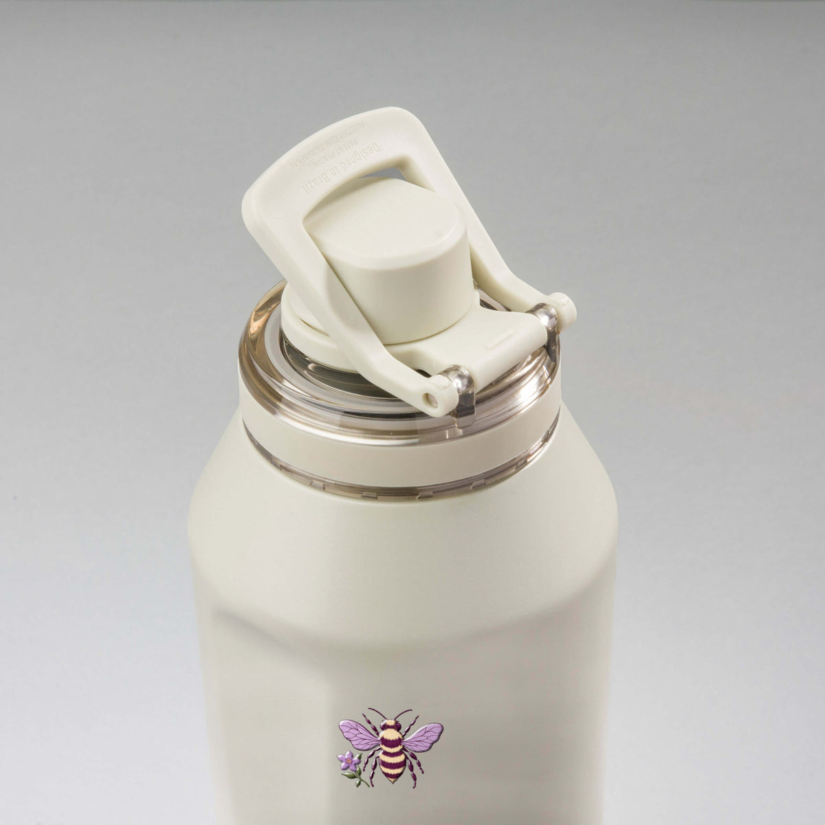 Garrafa Térmica PACCO Vyta 1200ml Lavanda Botânica Creme, vista de cima com a alça levantada