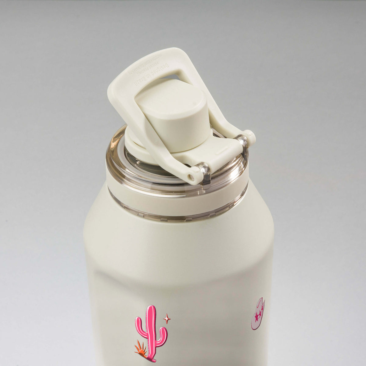 Garrafa Térmica PACCO Vyta 1200ml Country Rosa Creme, vista de cima com a alça levantada