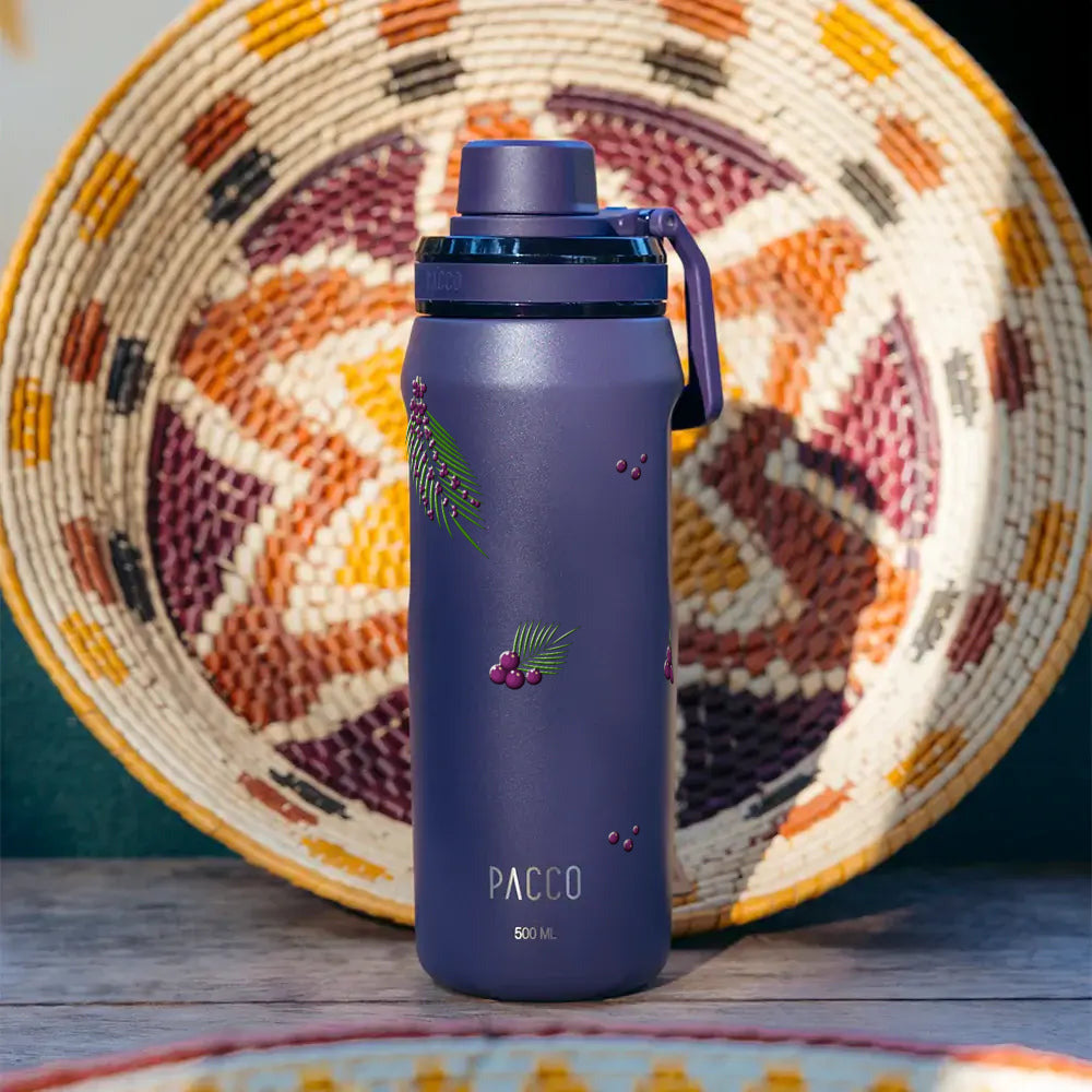Garrafa Térmica PACCO Vyta 500ml Açaí Açai, ambientada cesta