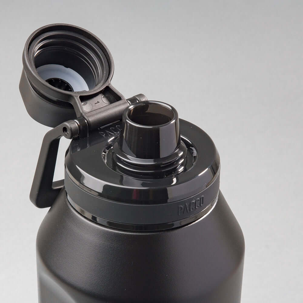Garrafa Térmica PACCO Vyta 1200ml preta com tampa aberta, destacando durabilidade e design elegante em aço inox.