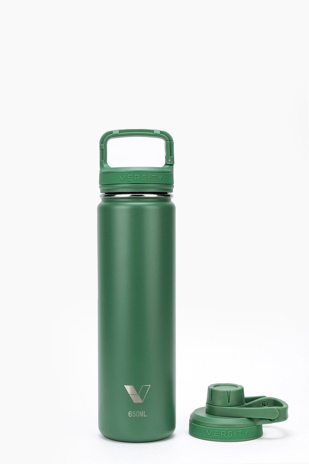 Garrafa Térmica Versity ColdKeeper 650ml verde com isolamento a vácuo para manter a bebida gelada até 24 horas, destacando durabilidade.