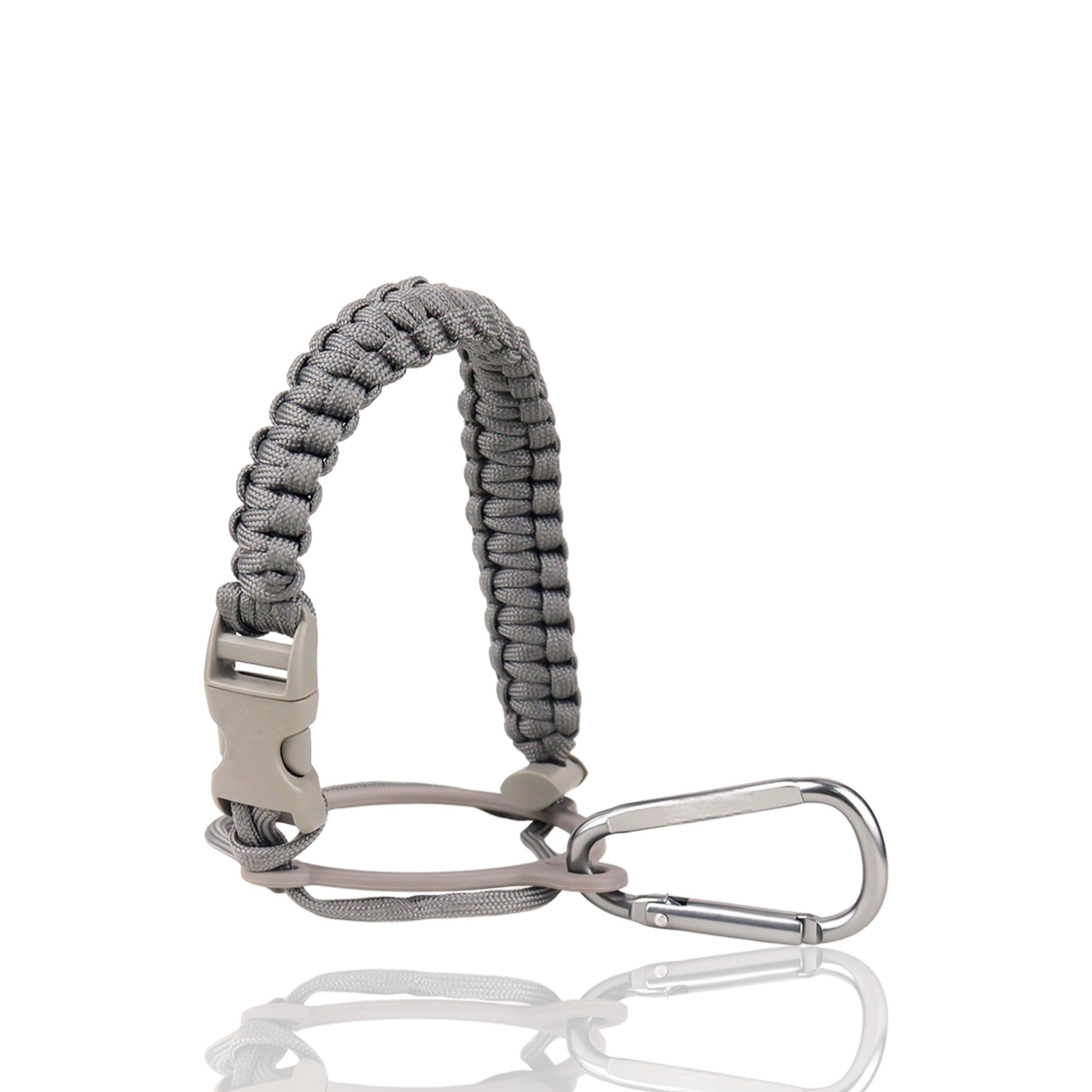 Alça de Mão cinza em paracord para garrafa térmica com mosquetão prateado, destacando conforto e estilo na mobilidade.