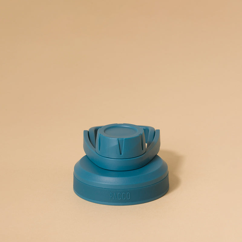 Tampa PACCO Stiff em polipropileno azul com vedação de silicone para vedação hermética. Design moderno e prática. Produto de alta qualidade.