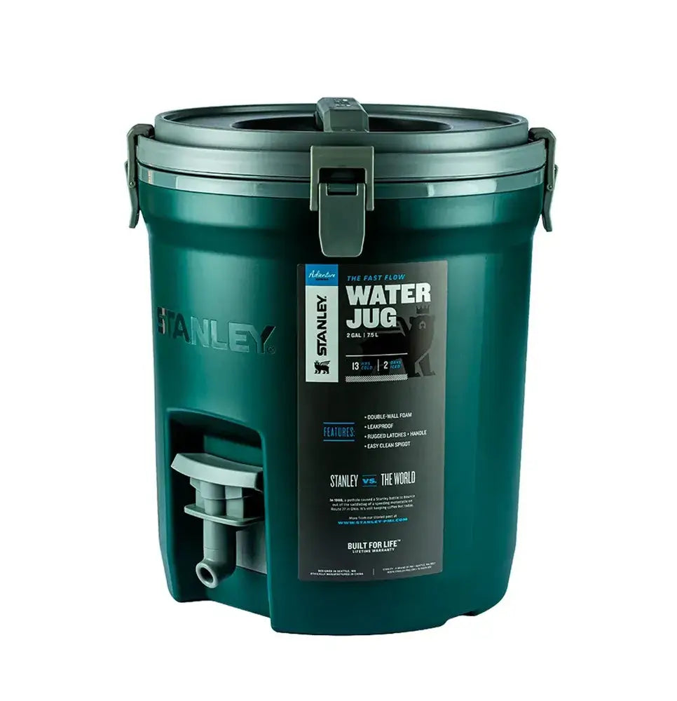 Jug Térmica Stanley 7,5L em cor verde para uso em eventos, esportes e lazer, ideal para manter bebidas na temperatura ideal.