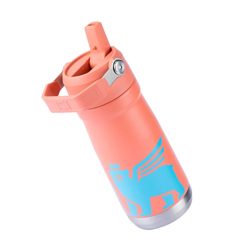 Garrafa Térmica Flip Straw Youth Stanley - 500ml, garrafa térmica infantil com canudo retrátil, coral com estampa azul de animal.