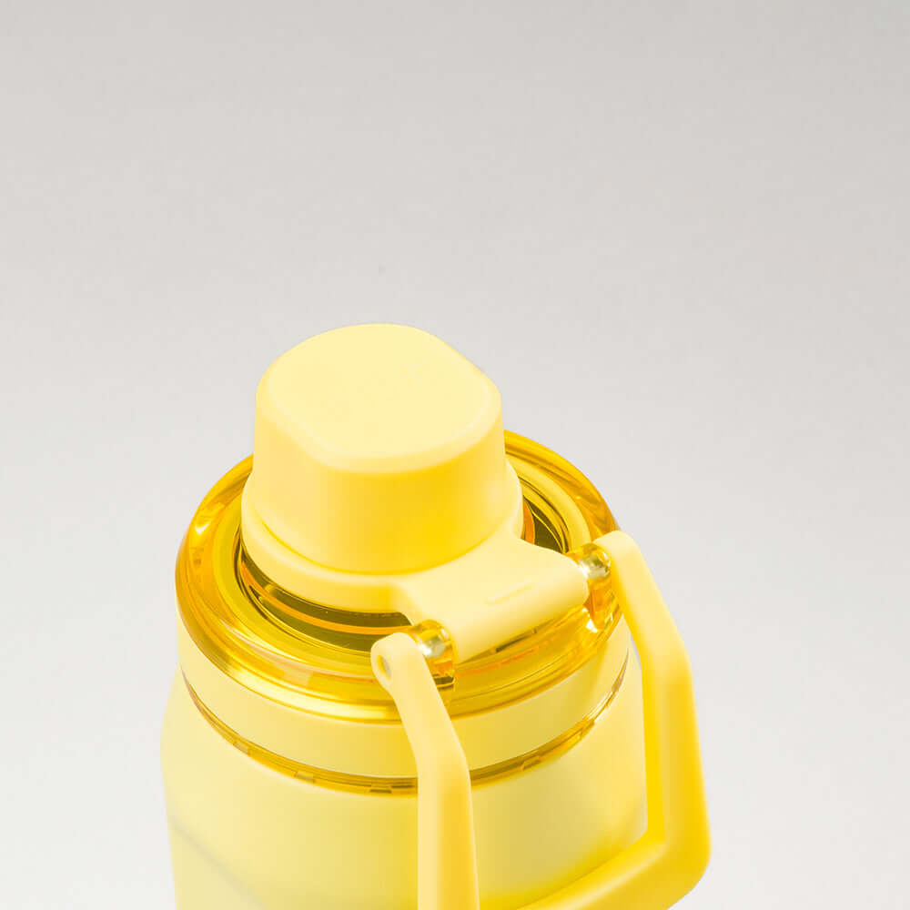 Tampa da Garrafa Térmica PACCO Vyta 500ml em amarelo com design sofisticado e isolamento térmico eficiente.