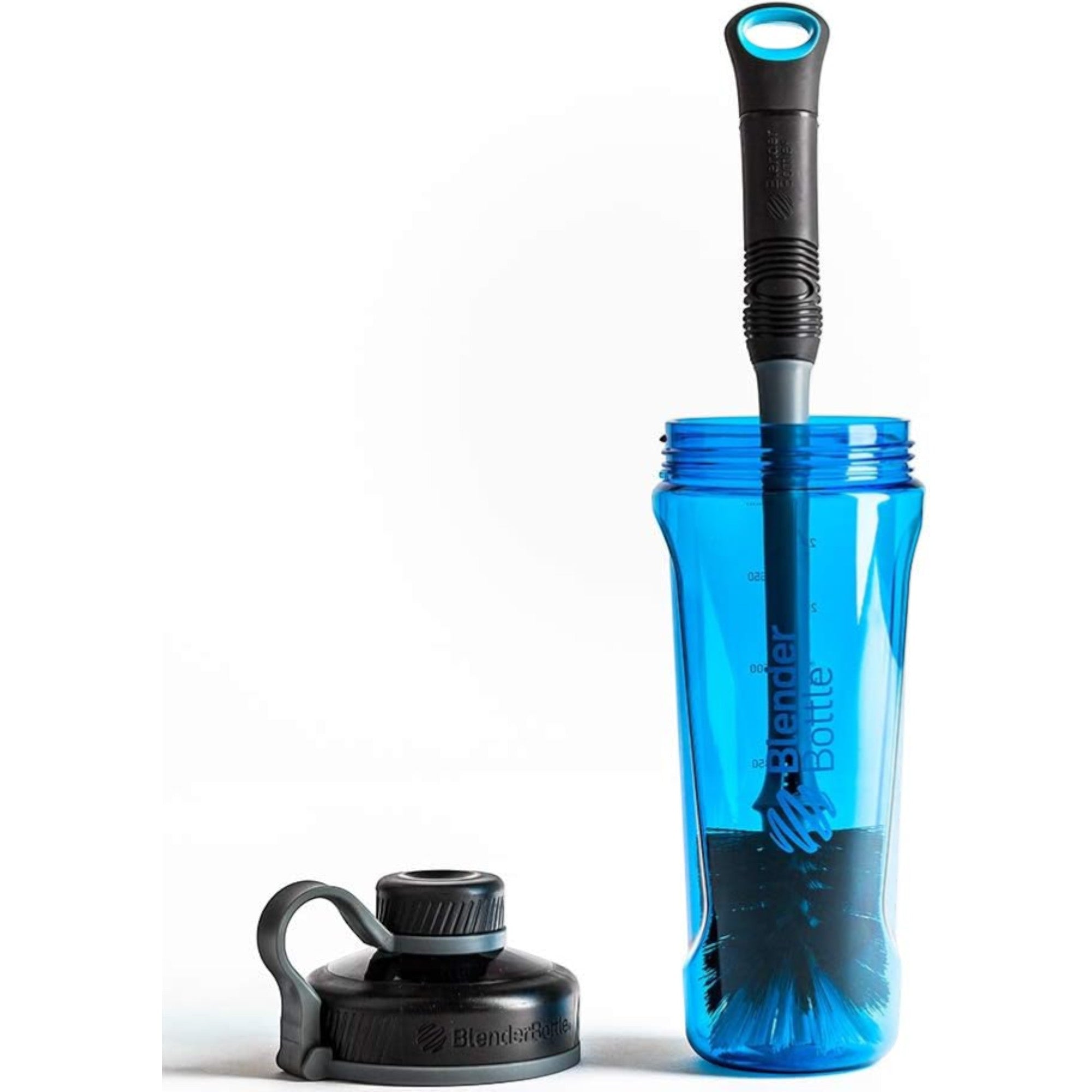 Escovas para limpeza BlenderBottle 2 em 1 dentro de uma garrafa azul com tampa, ideal para higiene de garrafas.