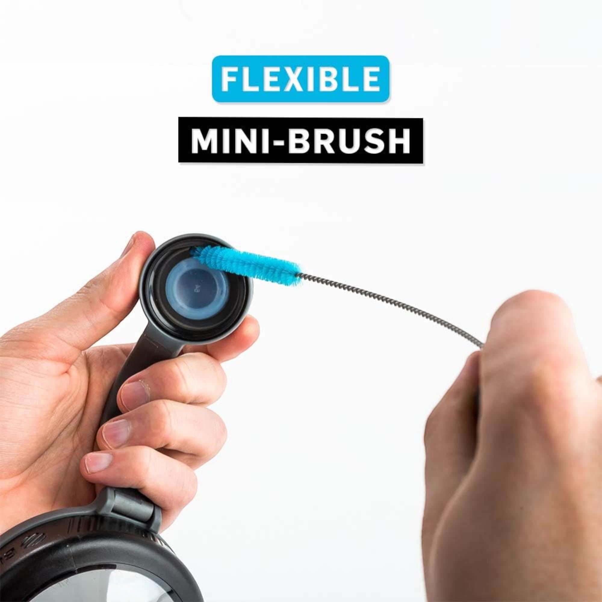 Escovas para limpeza BlenderBottle 2 em 1 com escova mini flexível para higienização.