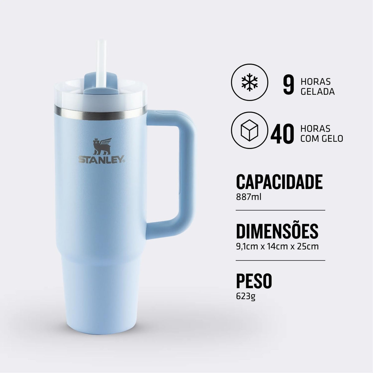 Copo Quencher Stanley 887ml azul claro com alça ergonomica, capacidade de 887ml, mantém bebidas geladas por até 40 horas.