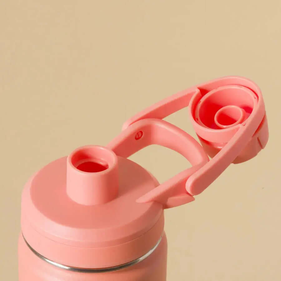 Tampa da Garrafa Térmica PACCO Hydrav2 650ml em cor rosa, destacando o design ergonômico para fácil transporte e uso.