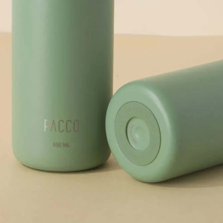 Garrafa Térmica PACCO Hydrav2 650ml, verde, com isolamento térmico de parede dupla para bebidas quentes e frias, design elegante.