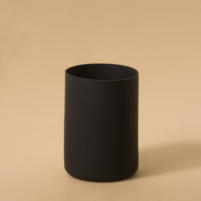 Capa de Silicone P Alta preta para proteção e sustentabilidade de garrafas, feita de silicone premium e flexível.