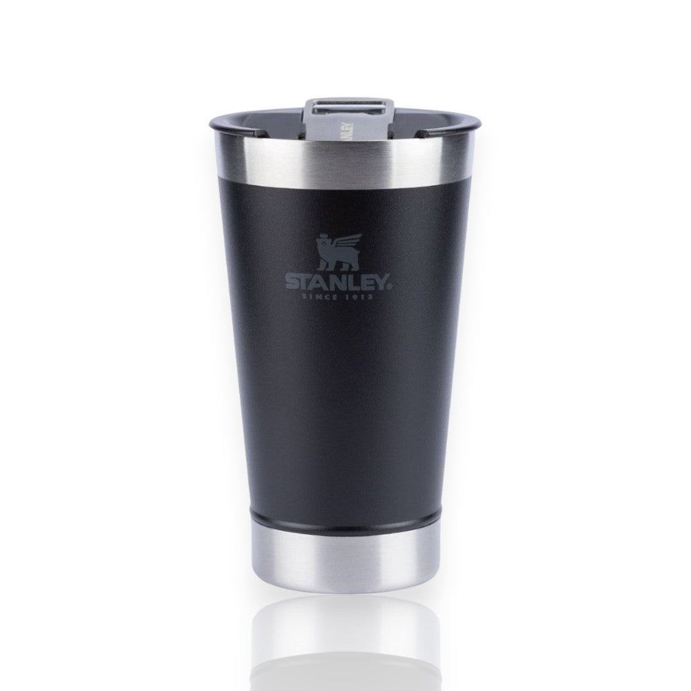 Copo Térmico de Cerveja com tampa Stanley 473ml em aço inoxidável preto, ideal para manter bebidas geladas por até 4 horas.