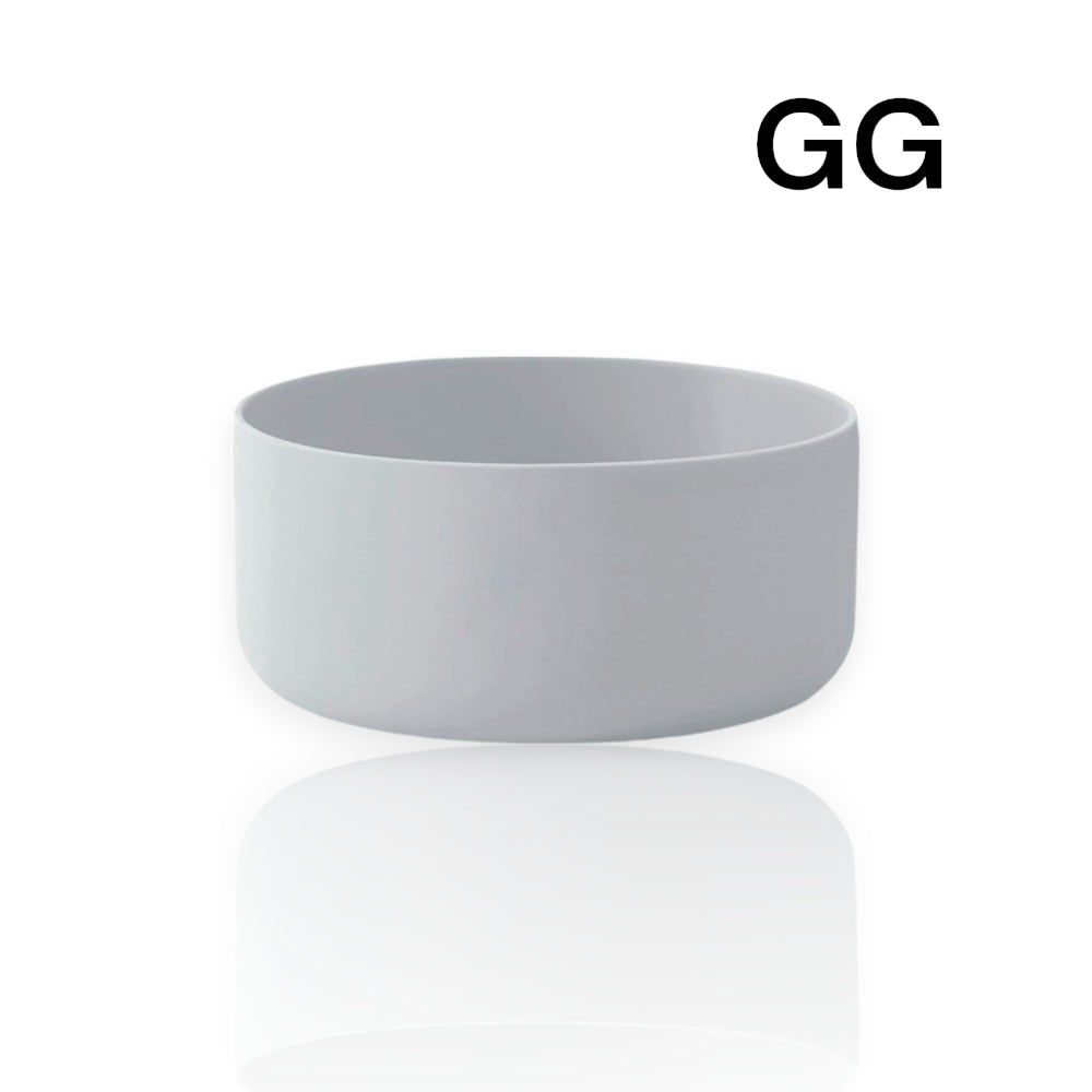 Protetor de Silicone GG - by empório, tamanho grande em tom cinza, ideal para garrafas de 1200ml a 2L, fabricado no Brasil.
