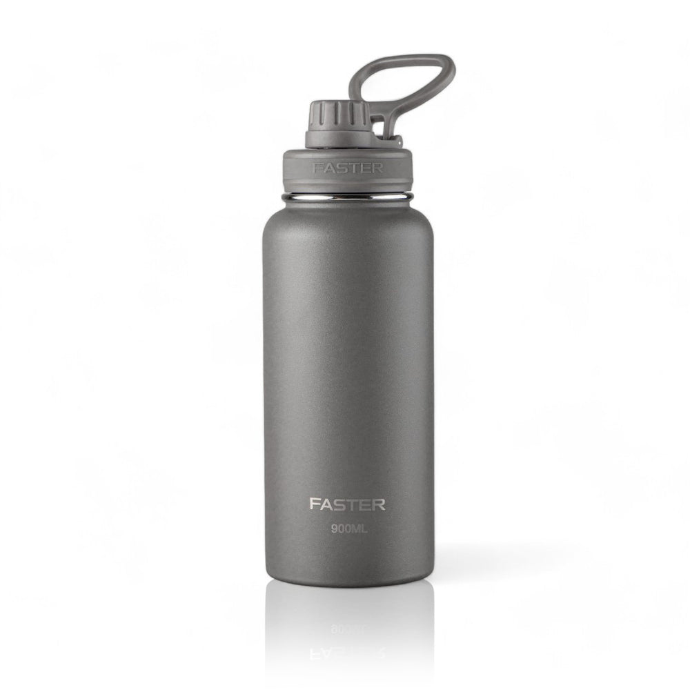 Garrafa Térmica Faster - 900ml cinza em aço inoxidável, leve e compacta, ideal para manter bebidas quentes por 12h e frias por 24h.