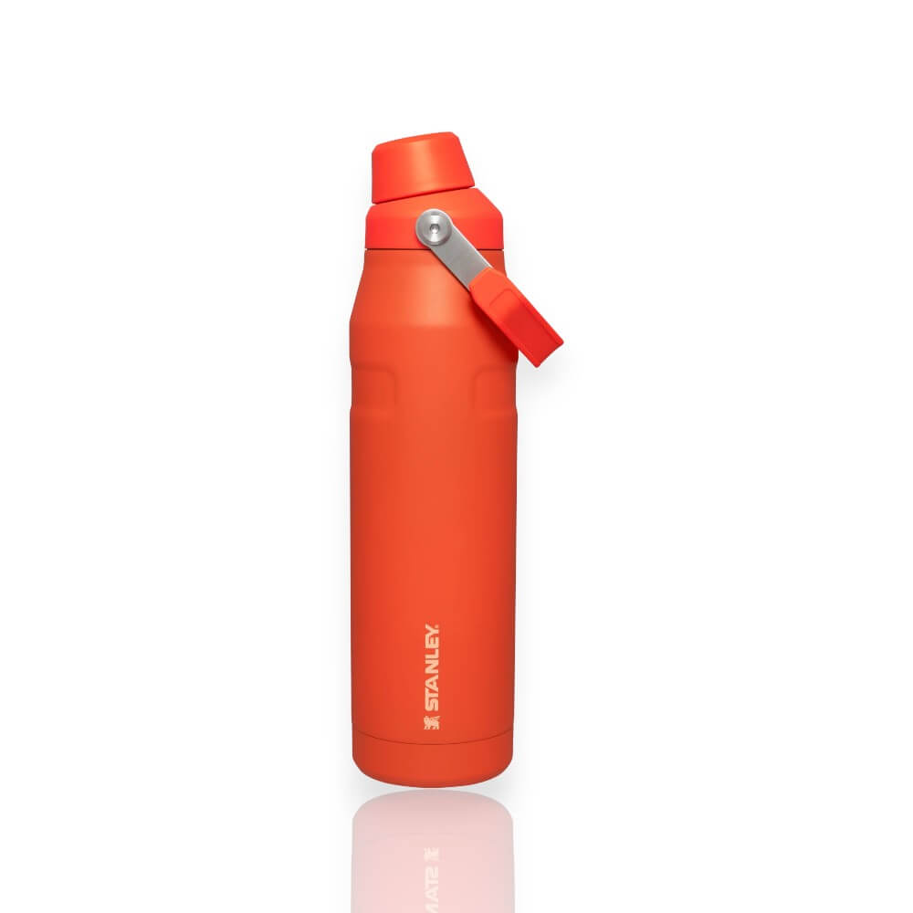 Garrafa Térmica Stanley Aerolight™ Fast Flow - 1,1L, leve e resistente, cor laranja, ideal para uso diário e esportes.