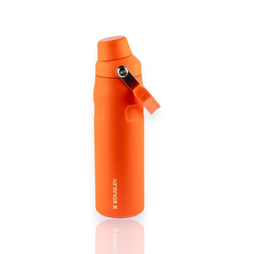 Garrafa Térmica Stanley Aerolight™ Fast Flow - 710ml laranja, design moderno e leveza, mantém água gelada por até 10 horas.