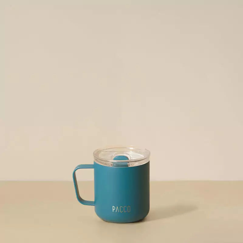 Caneca PACCO Fokus 295ml com design elegante e revestimento cerâmico PURETASTE® para preservar o sabor original das bebidas.