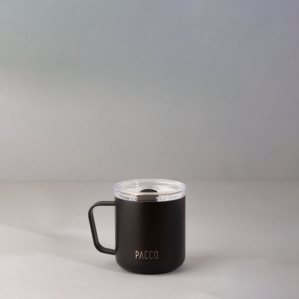 Caneca PACCO Fokus 295ml com revestimento cerâmico PURETASTE® para sabor autêntico em preto elegante.
