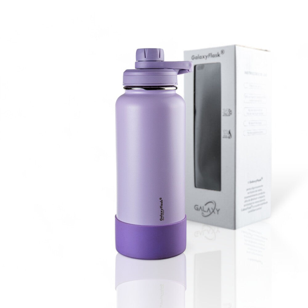 Garrafa Térmica GalaxyFlask® 946ml - Alça Fixa em lilás com tampa Spout Lid, fundo branco.