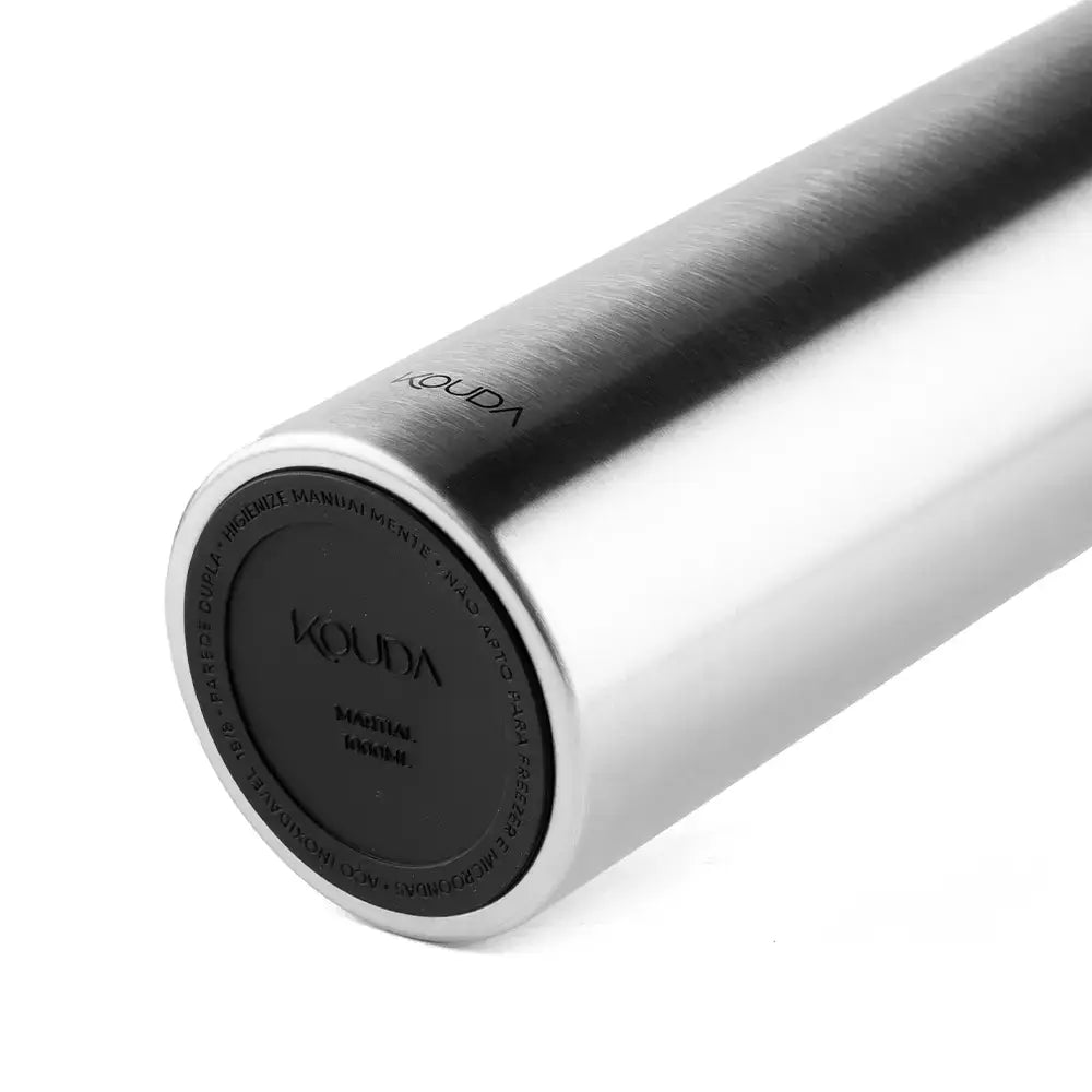 Parte inferior da Garrafa Térmica Kouda Martial – 1000ml em aço inox escovado, tampa hermética, mantém temperatura por até 24 horas.