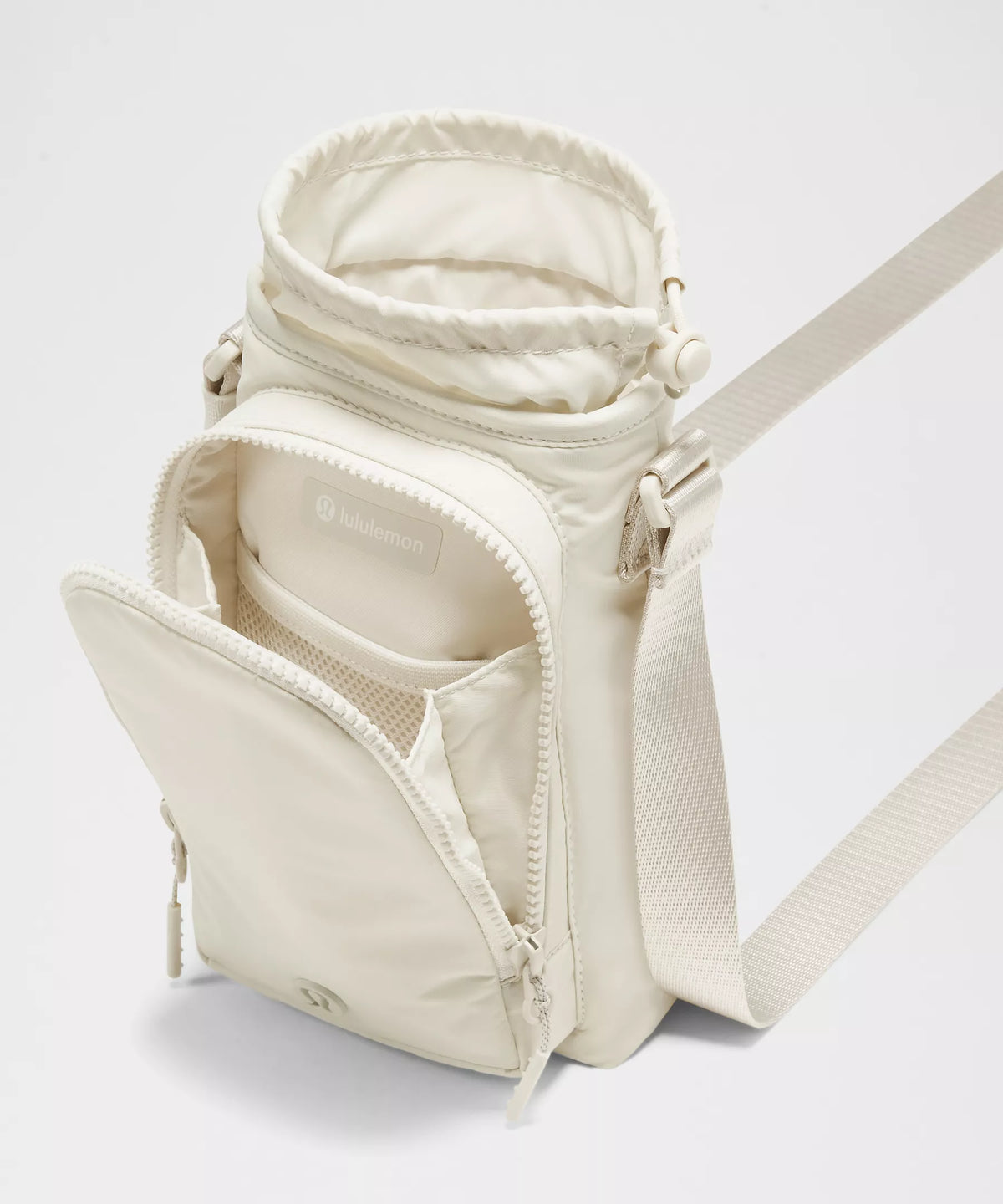 Bolsa para Garrafa Térmica - Cross Bottle Lululemon em branco, compacta e prática para transportar garrafas e itens essenciais.