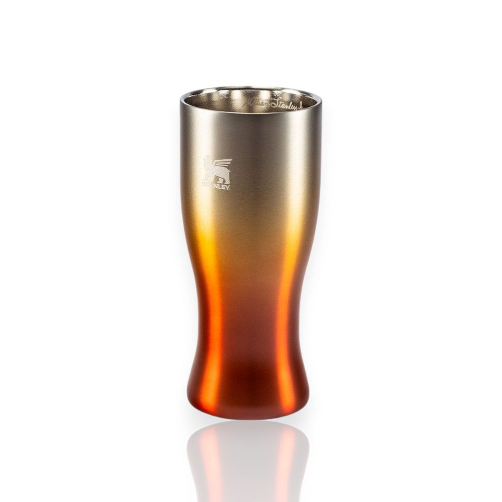 Pilsner Glass Happy Hour Stanley | 444ml em design térmico elegante, ideal para celebrações. Copo térmico destacado contra fundo branco.