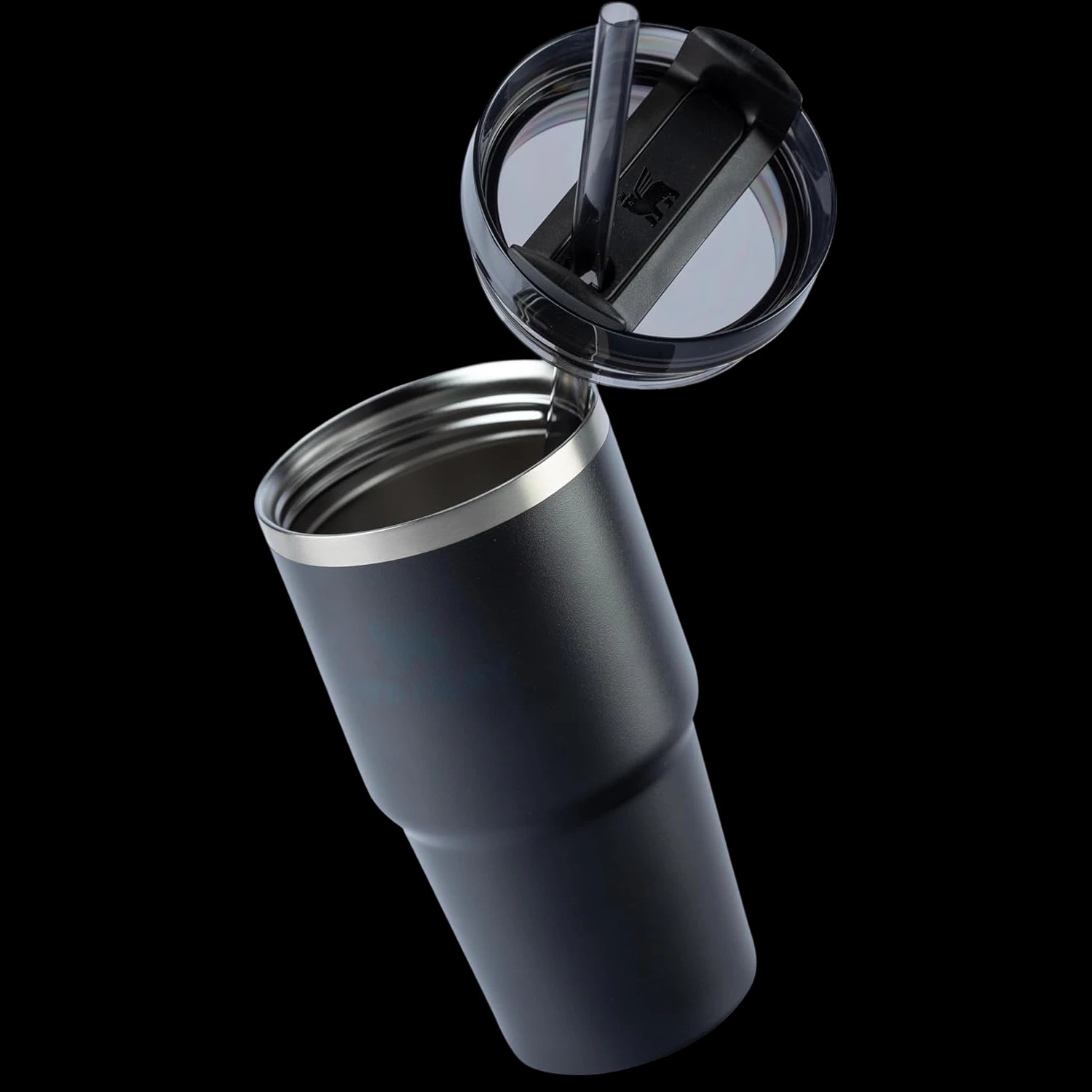 Copo Quencher 2.0 Stanley | 591ml com tampa aberta e canudo, ideal para bebidas quentes e frias com isolamento térmico eficiente.