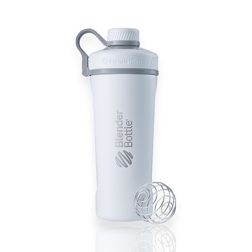 Coqueteleira Blender Bottle Radian 770ml branca com capacidade de 770ml e tampa cinza, ideal para manter bebidas geladas por até 24 horas.