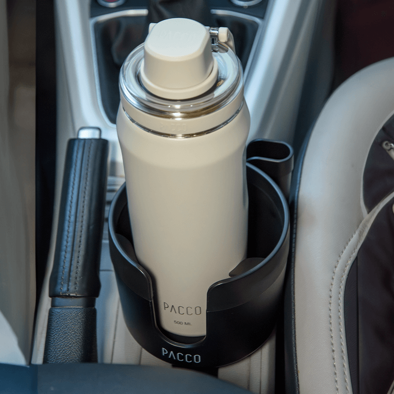 Multiholder - Suporte de Garrafa para Carro no porta-copos, organizando garrafa e celular com design inteligente e funcional.