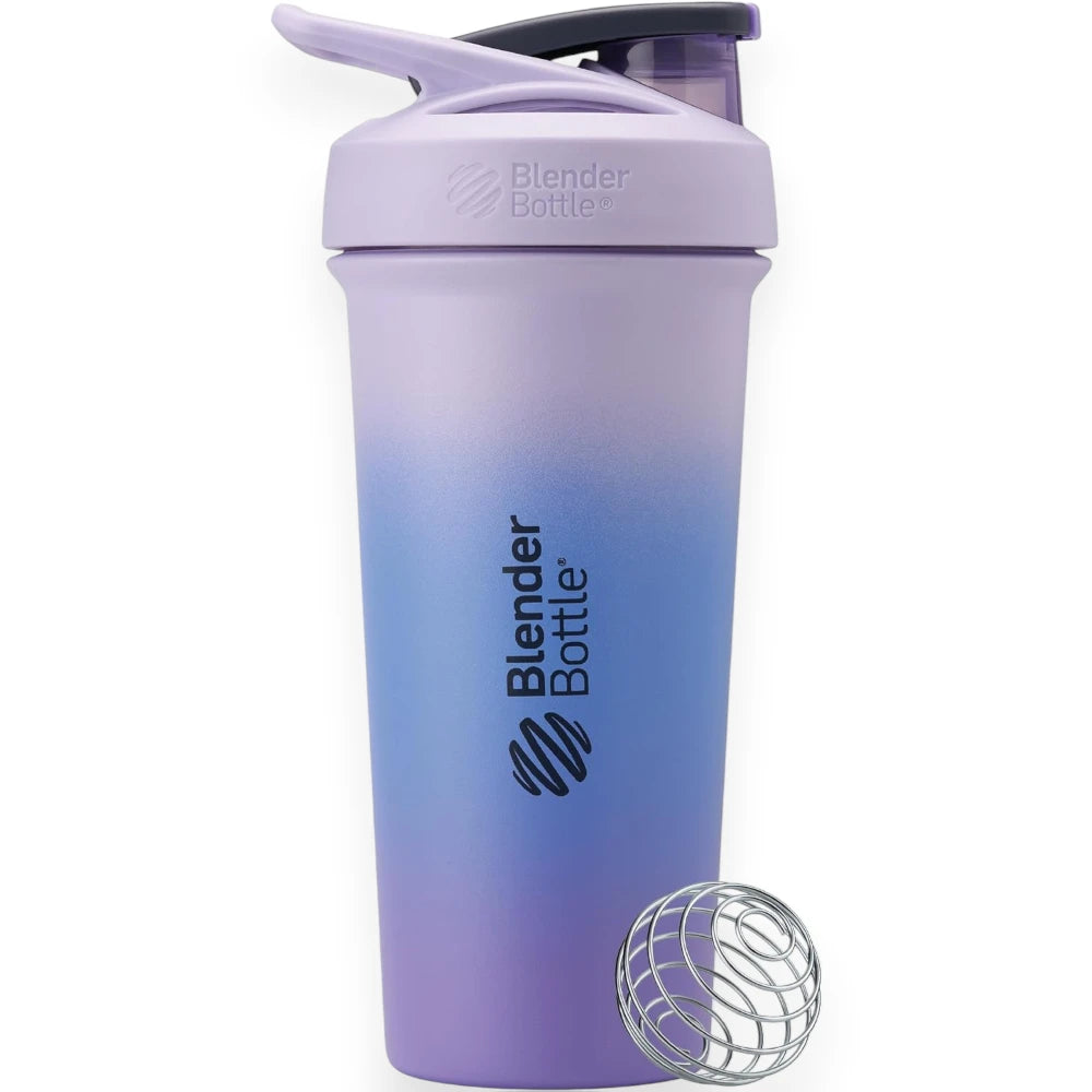 Coqueteleira Blender Bottle Strada Sleek 740ml com tampa StayOpen™, design ergonômico e isolamento térmico, cor roxo degradê.