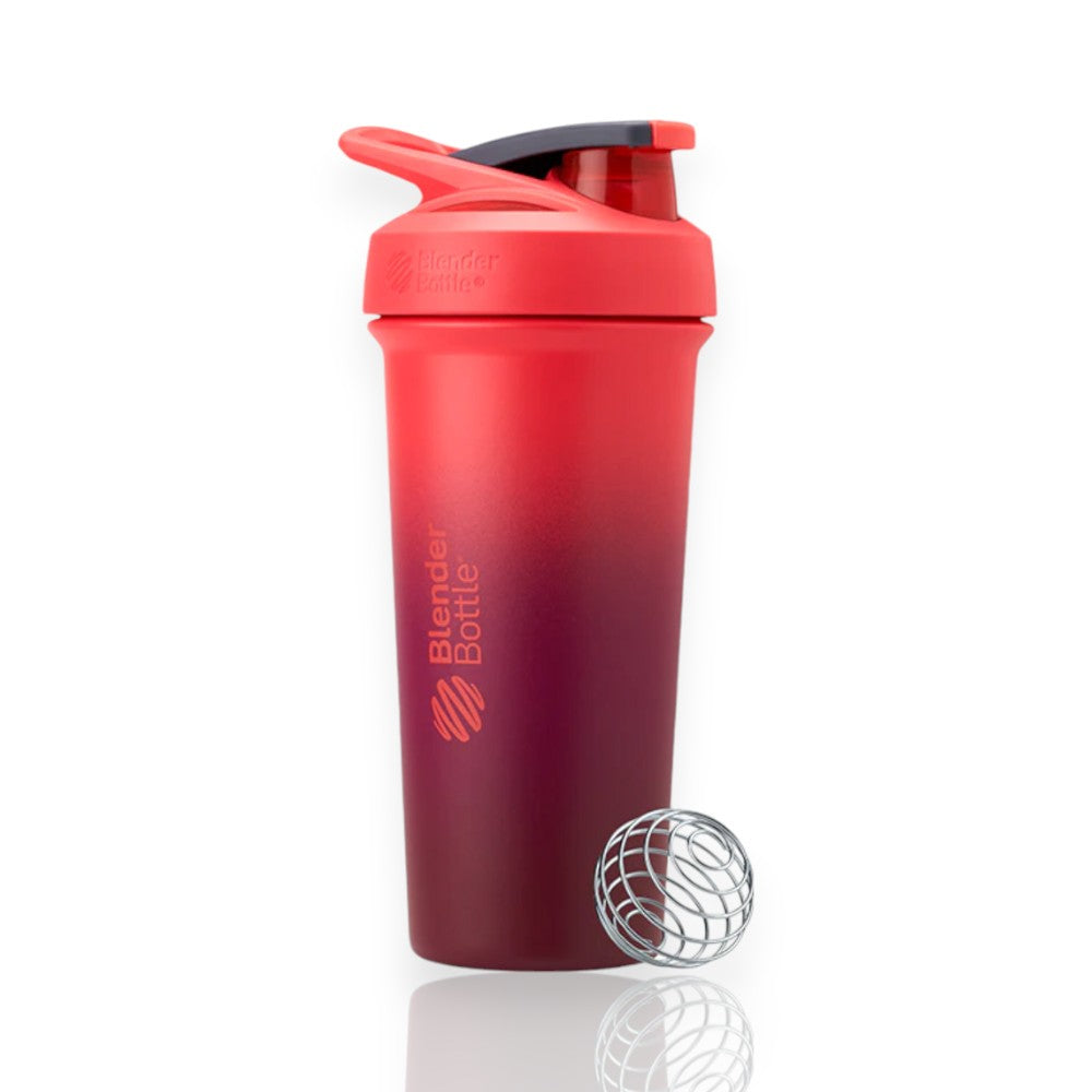 Coqueteleira Blender Bottle Strada Sleek 740ml vermelha com tampa StayOpen™ e isolamento térmico para bebidas geladas.