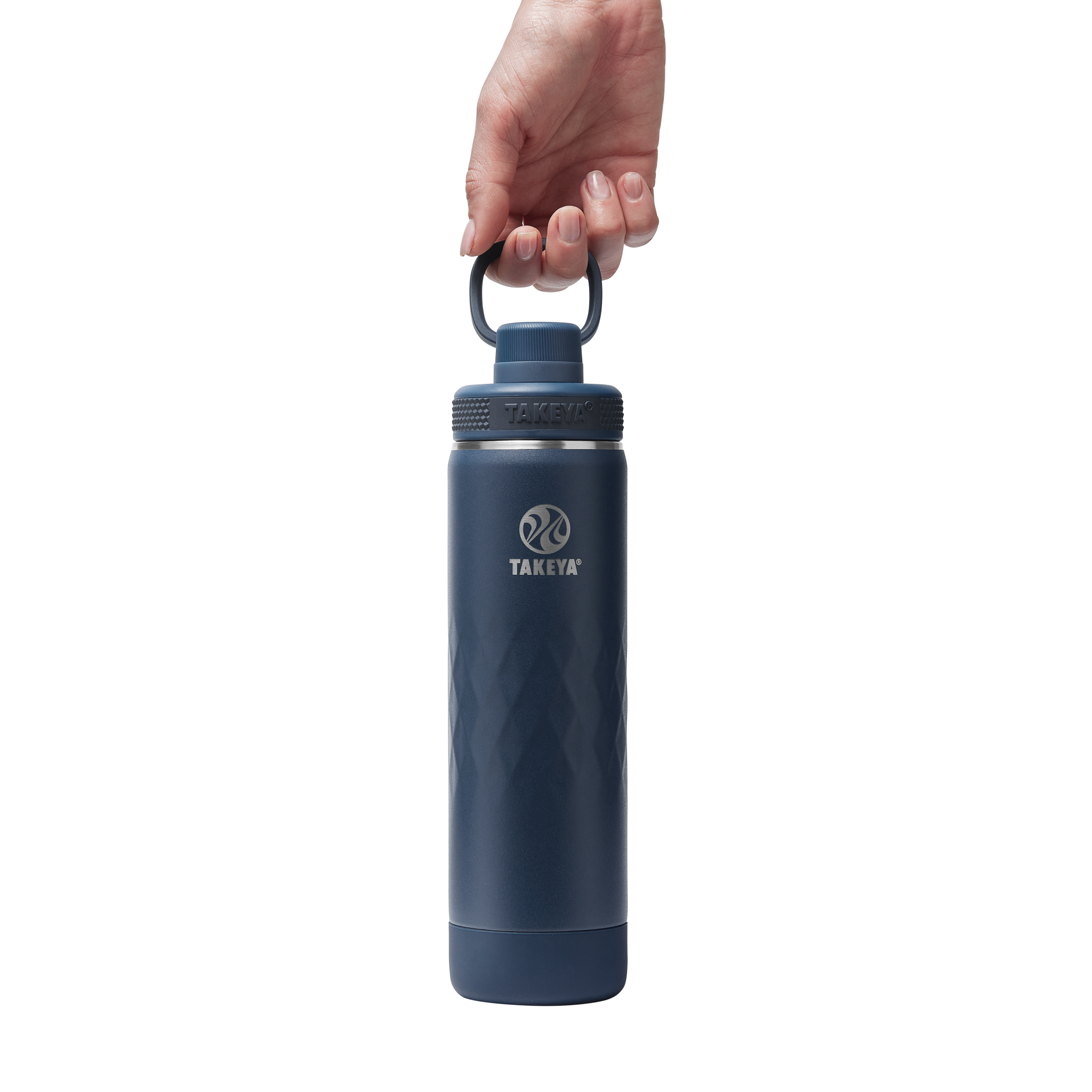 Garrafa Térmica Takeya 650ml Spout Lid Sport azul sendo segurada por uma mão, ideal para atividades esportivas e hidratação eficiente.