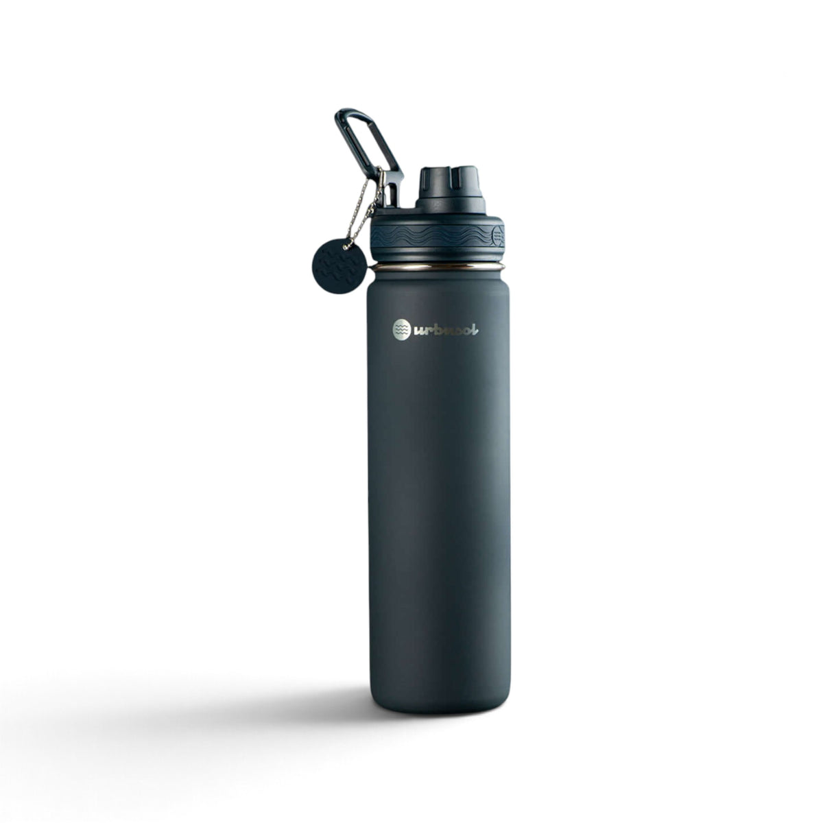 Garrafa Térmica Urbnsol 650 ml Core e Waves Preto fosco, vista frontal com tampa fechada