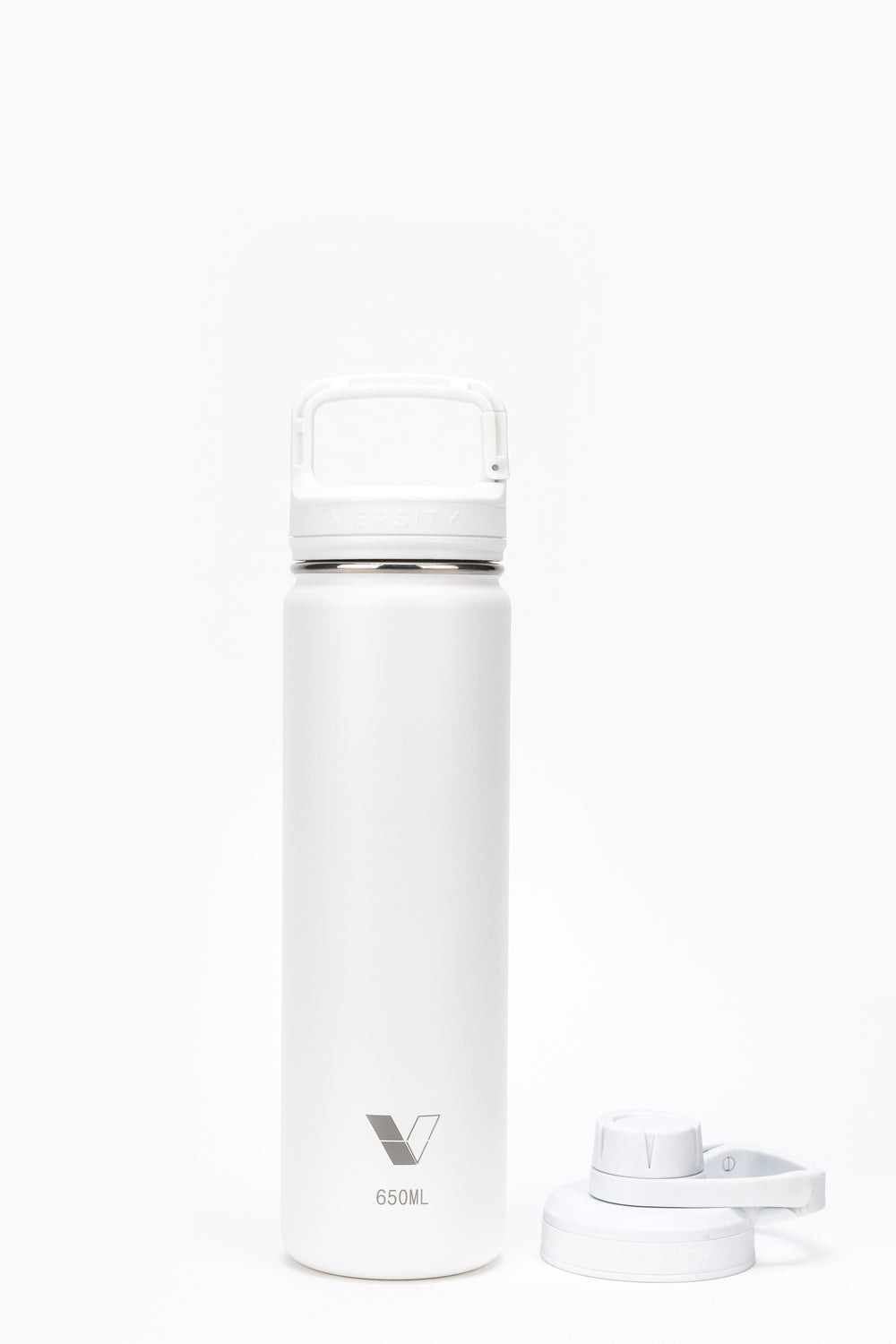 Garrafa Térmica Versity ColdKeeper 650ml branca com design durável e isolamento a vácuo, ideal para manter bebidas geladas.