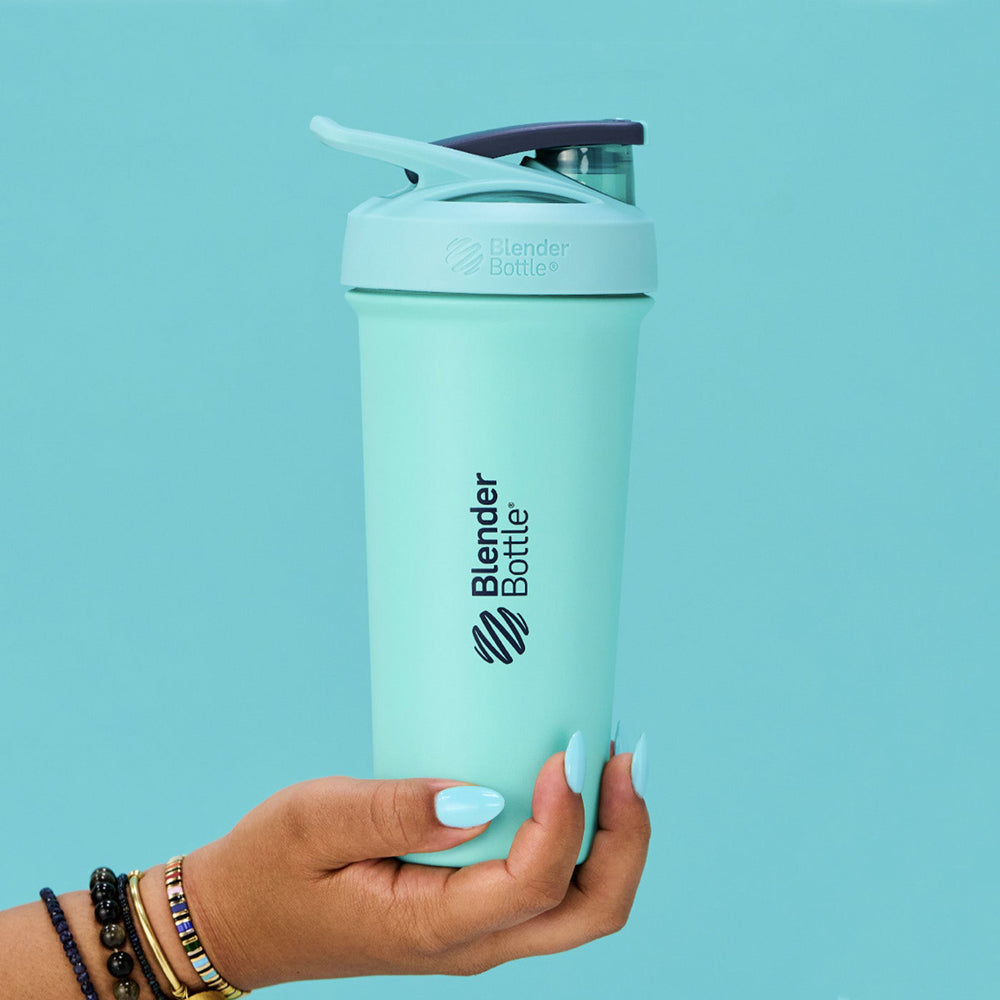Coqueteleira Blender Bottle Strada Sleek 740ml