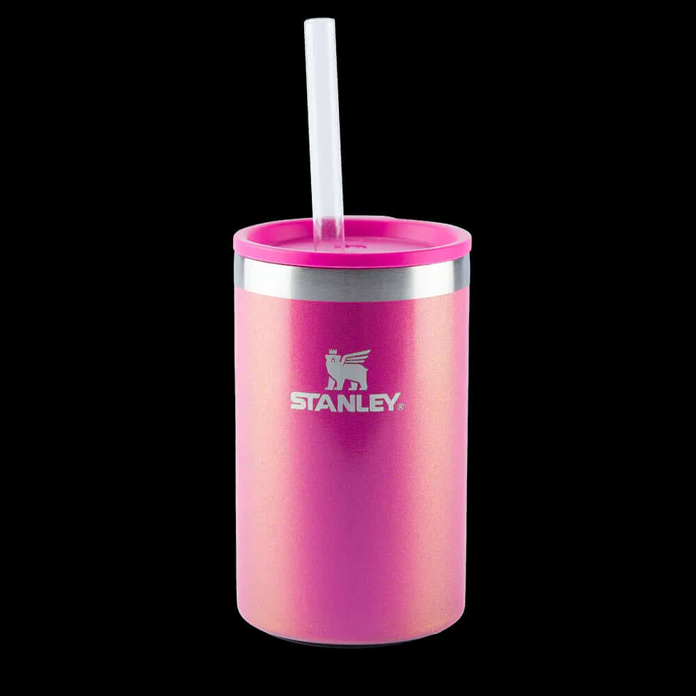 Copo Térmico Rosa com Canudo Stanley 296ML, versátil e prático, ideal para manter bebidas geladas, feito em aço inoxidável reciclado.