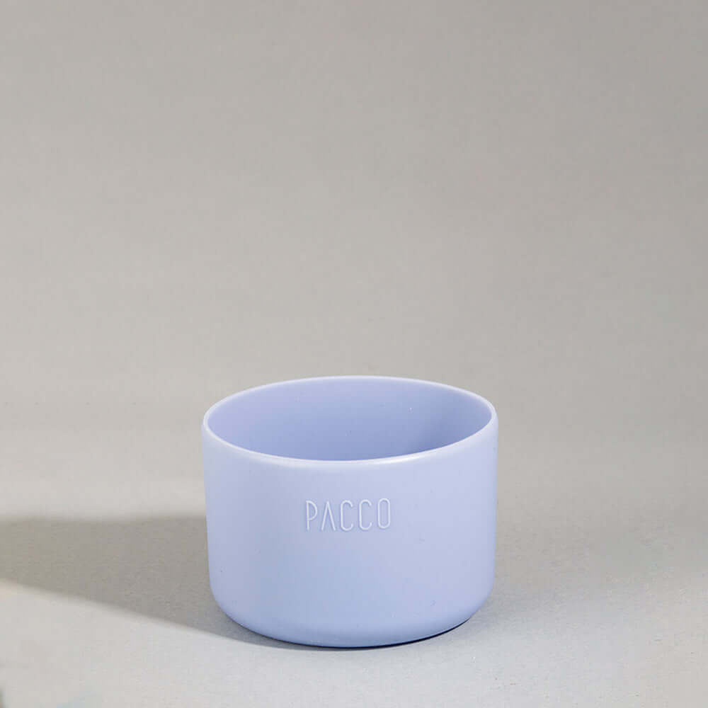 Capa Vyta PACCO 1200ml em silicone ecológico sofisticado, proteção elegante para garrafas, mantendo durabilidade e estilo moderno.