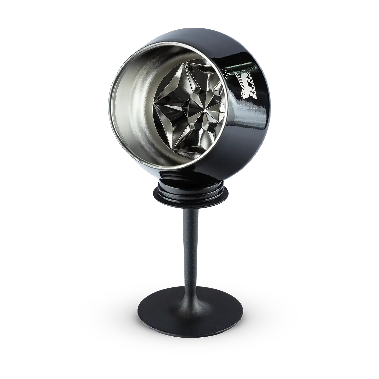 Taça Térmica Cocktail Glass Stanley 414ml com design sofisticado e isolamento a vácuo visto de lado.