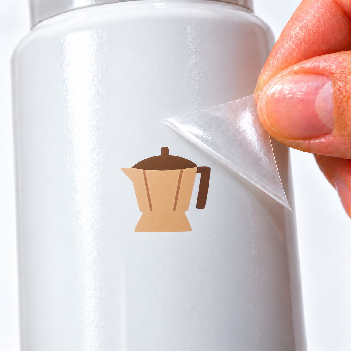 Cafeteira italiana — sticker UV DTF individual com verniz — detalhe de aplicação