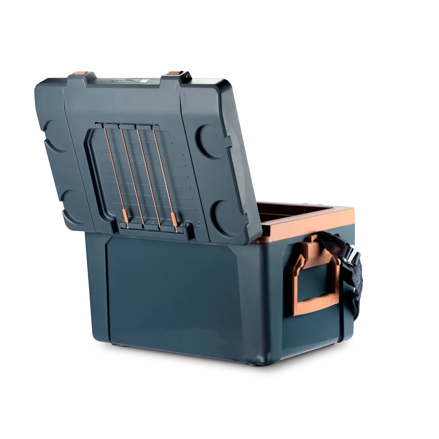 Cooler Térmico Stanley 23.7L azul com alça removível e tampa aberta, ideal para aventuras ao ar livre mantendo bebidas geladas.