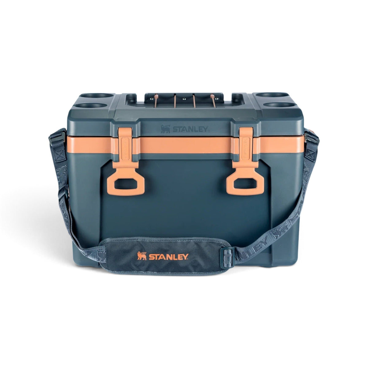 Cooler Térmico Stanley 23.7 L Verde escuro, vista frontal com tampa fechada, foto 5 de 5