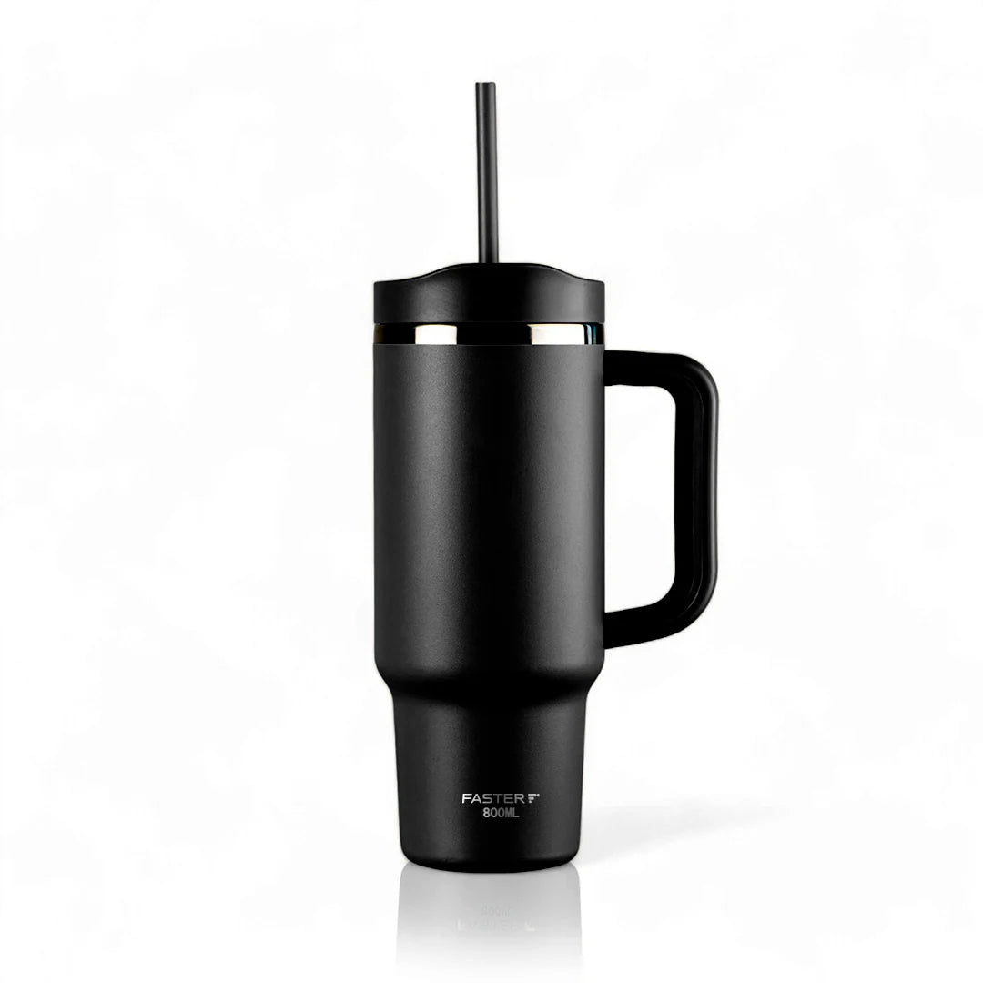 Copo Térmico King Faster 800 ml preto com alça e canudo, ideal para bebidas quentes ou frias, com design moderno e isolamento eficiente.