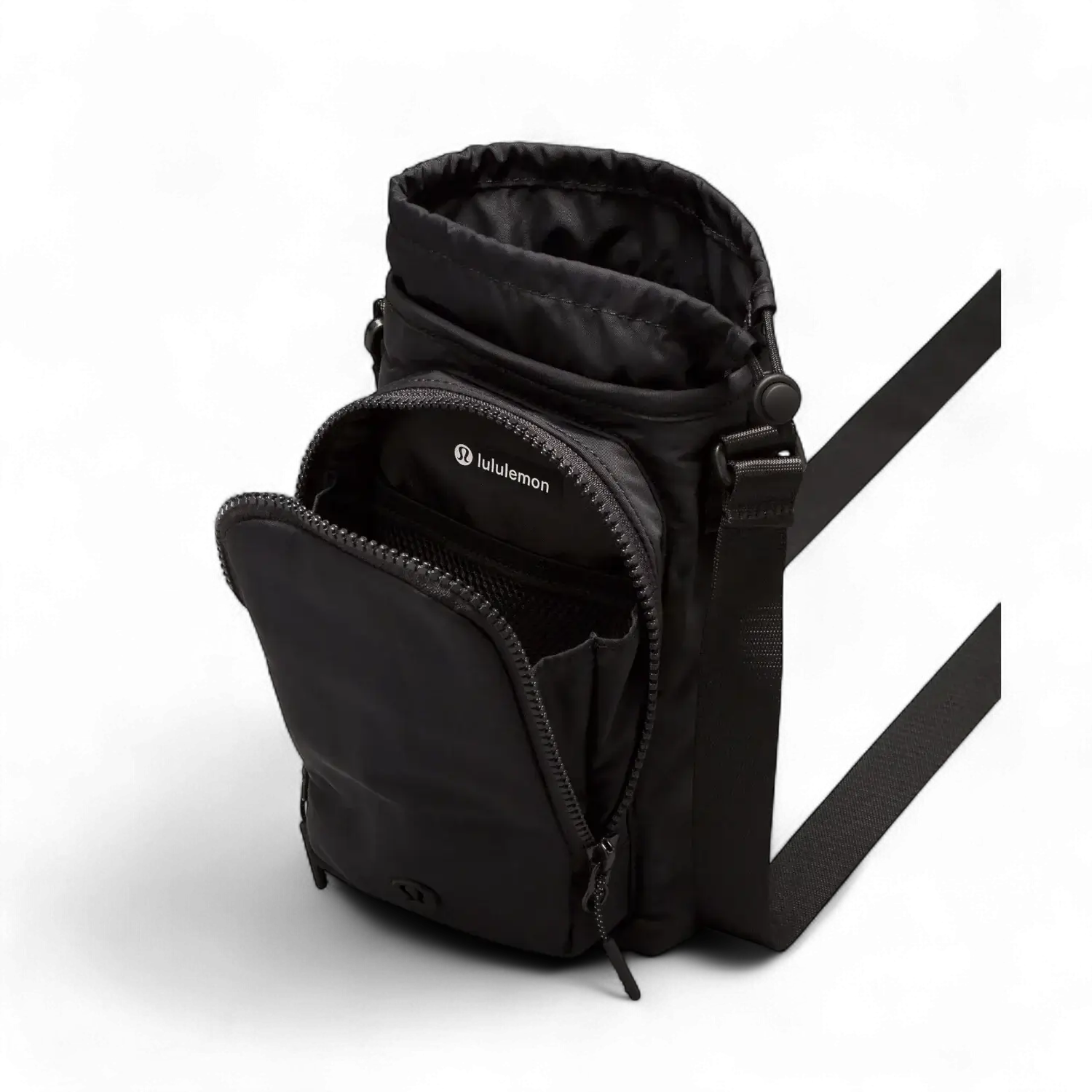 Bolsa para Garrafa Térmica - Cross Bottle Lululemon em preto, leve e compacta com alça ajustável e compartimentos para objetos pessoais.
