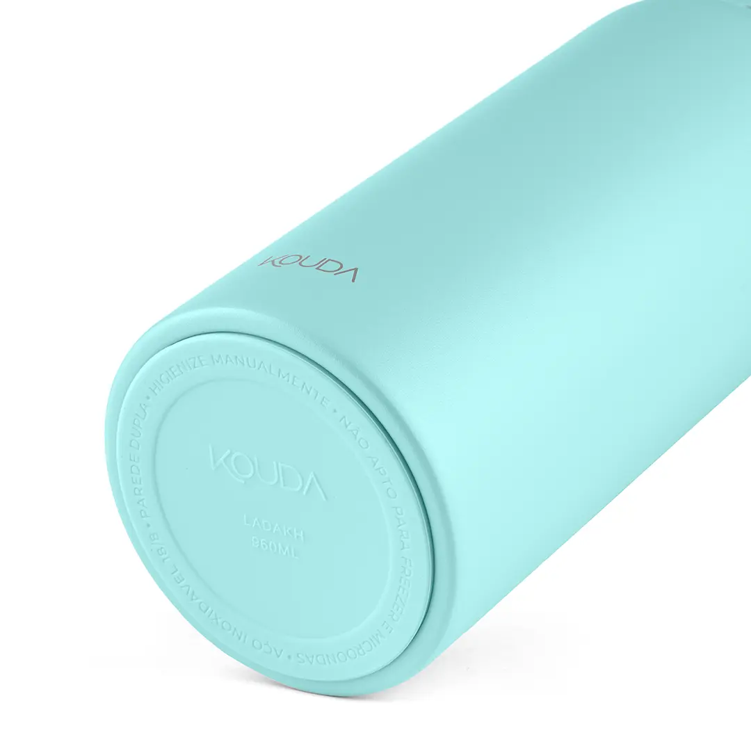 Garrafa Térmica Kouda Ladakh, 960 ml Turquesa, vista da base com tampa fechada