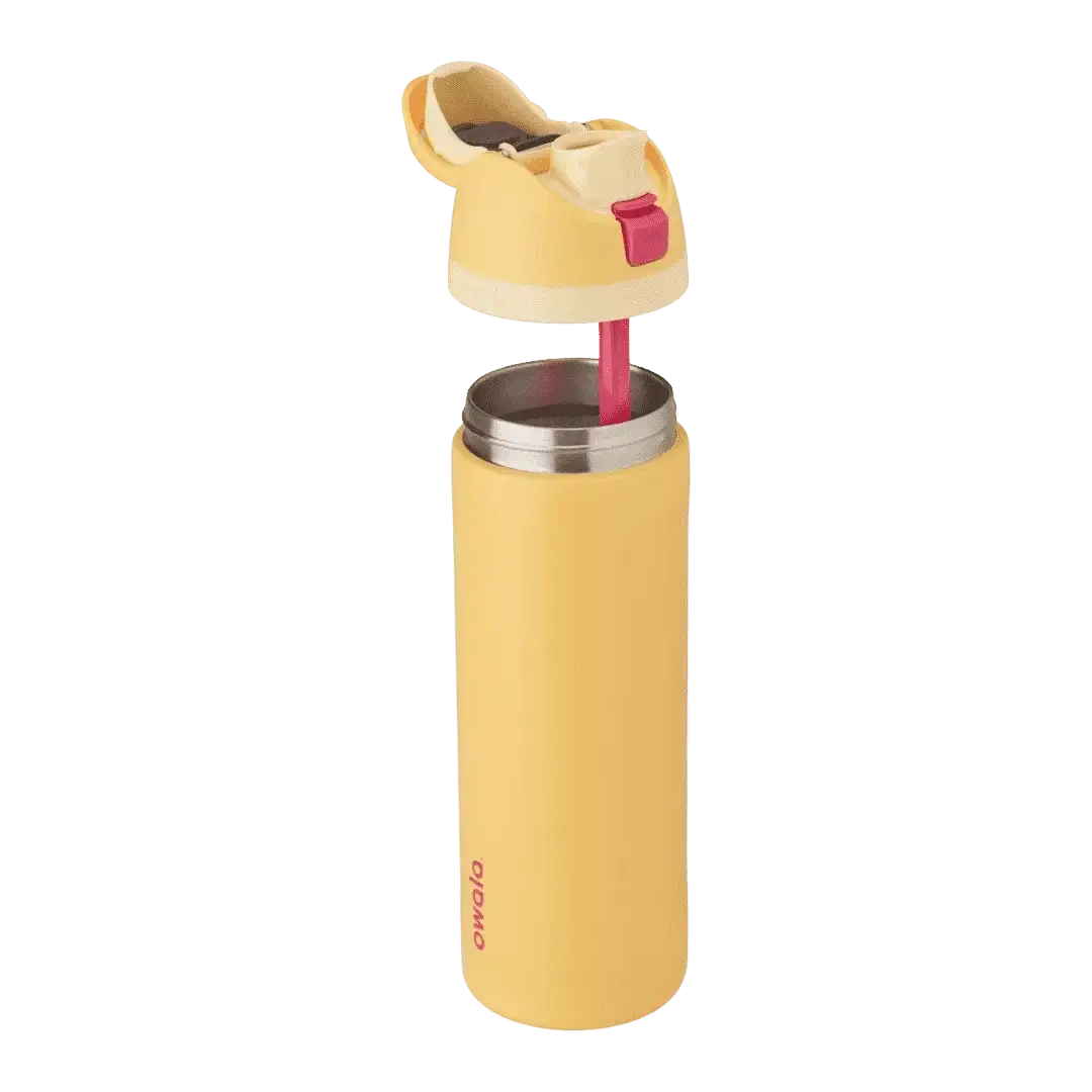 Garrafa térmica Owala FreeSip 710ml amarela exibindo design com tampa aberta e duas formas de beber.