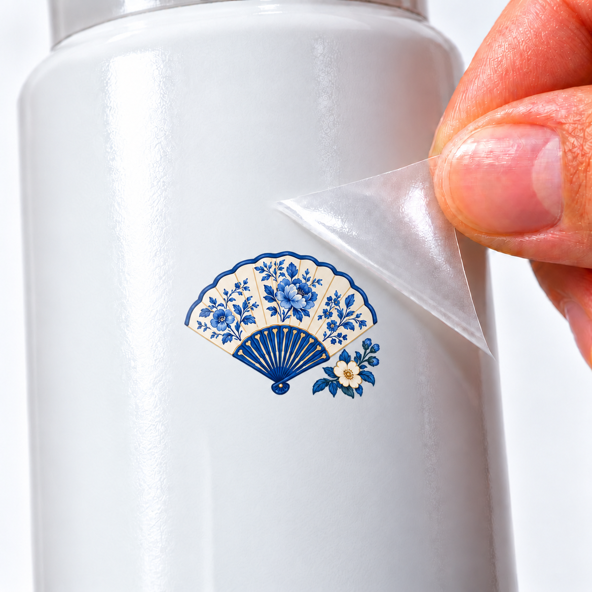 Porcelana Azul — Leque — sticker UV DTF individual com verniz — detalhe de aplicação