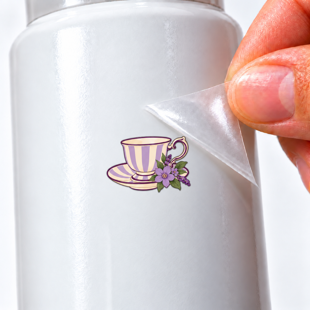 Lavanda Botânica — Xícara — sticker UV DTF individual com verniz — detalhe de aplicação